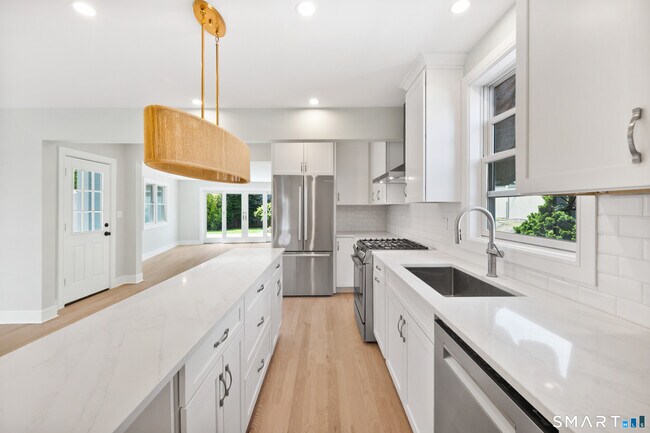 Photo - 115 E Elm St