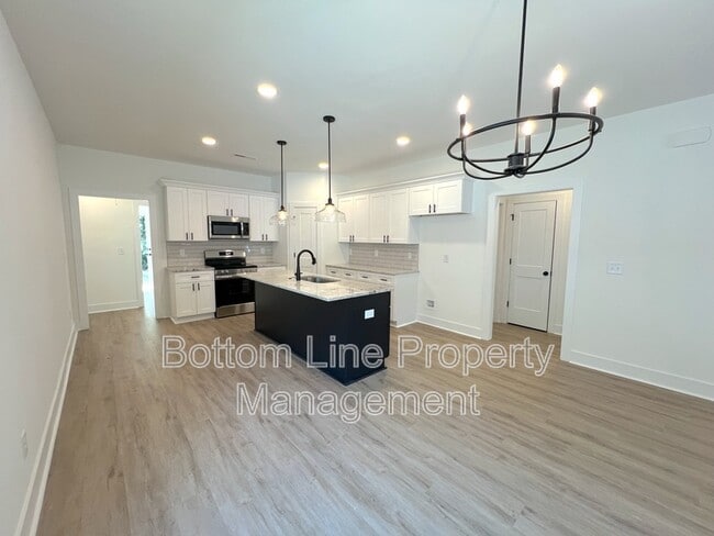Photo - 427 Mint St