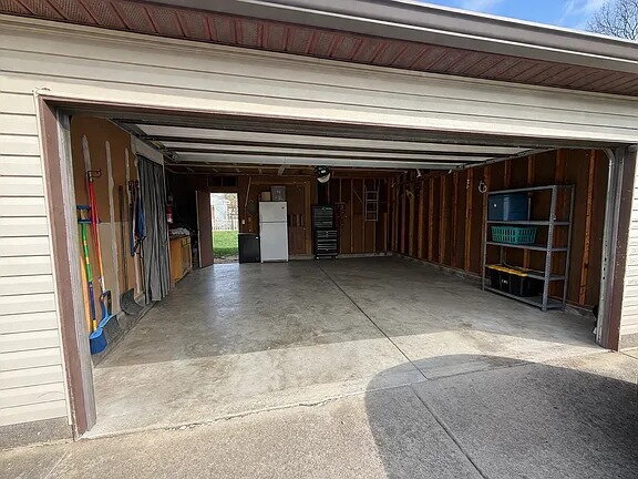 Photo - Nestled in the desirable Golfview Woods neighborhood