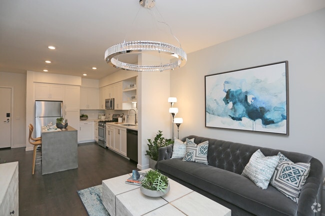 1 BR, 1 BA - 780 SF