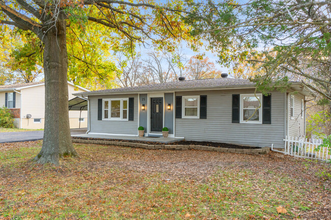 Welcome to this darling home. - 25 W Ofallon Dr House