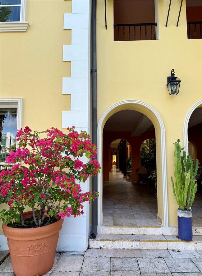 Photo - 4812 Pine Tree Dr Unidad 103