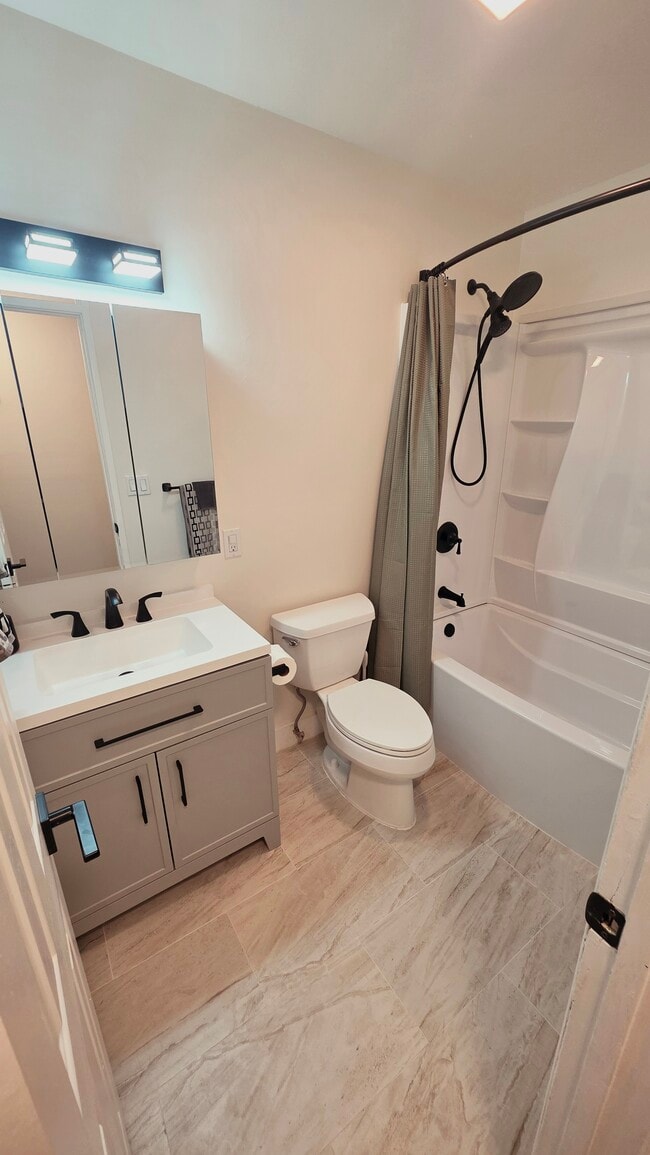 Photo - 4122 Lewis St