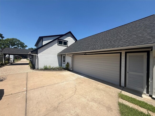 Photo - 7711 Meadowvale Dr