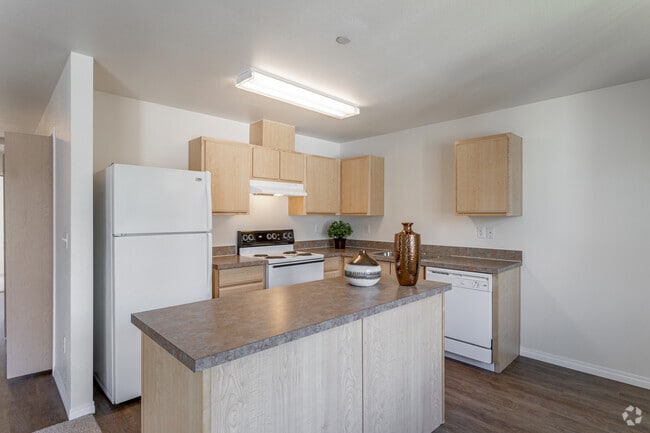 2BR, 2BA - 980 SF