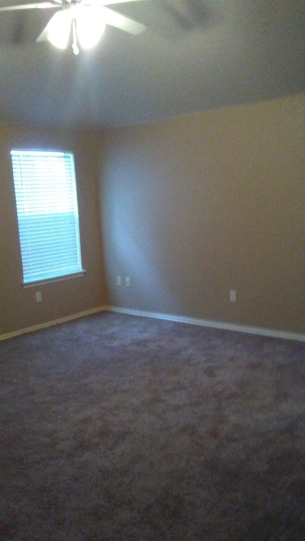 Photo - 4 Bed, 2 Bath, 2 car garage home, 1.5 miles from OU campus.