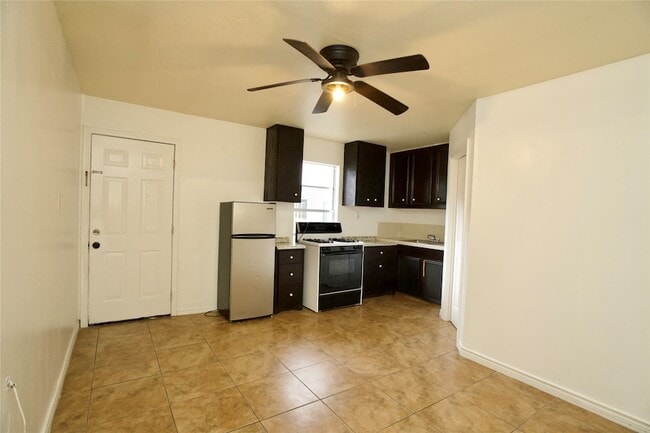 Building Photo - 6741 Ave E