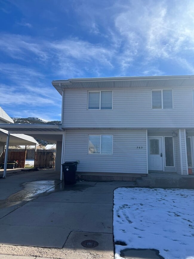 Building Photo - Bigger then it looks! 5 bedrooms 3.5 baths