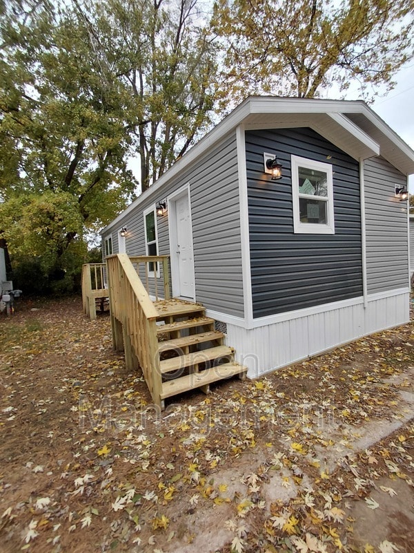 Photo - 301 Mantle Ave