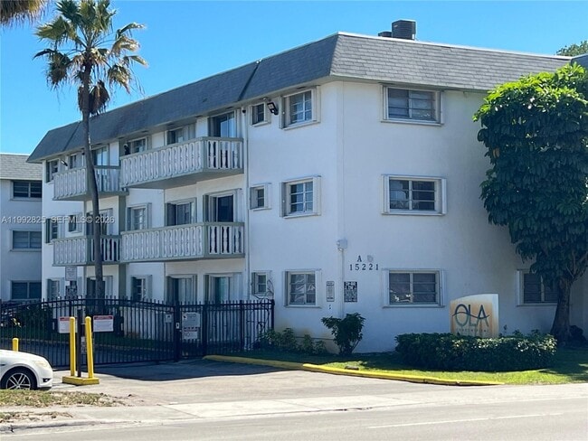 Building Photo - 15205 NE 6th Ave Unit D301