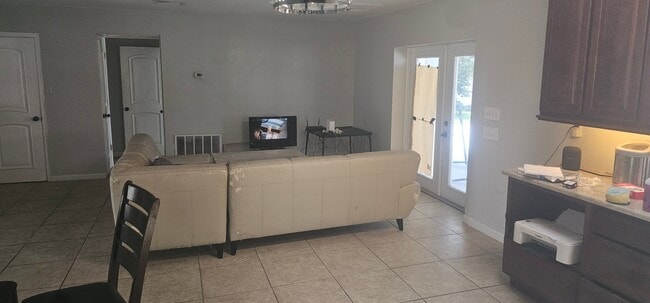 502 Canal Dr