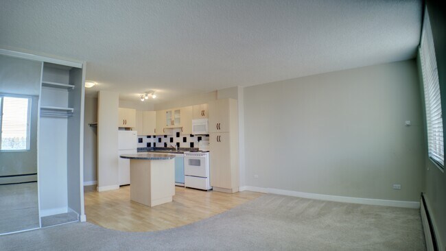 Building Photo - 11147 Whyte Ave NW Unit 803