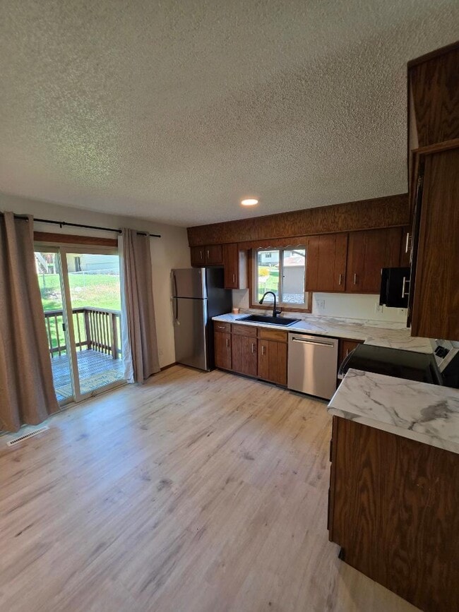 Photo - 708 W Interstate Ave