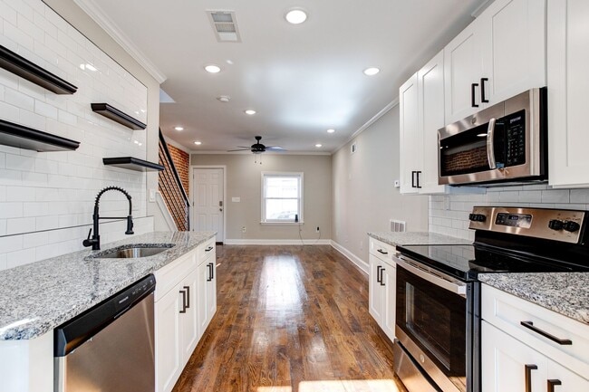 Building Photo - 2914 Westmont St