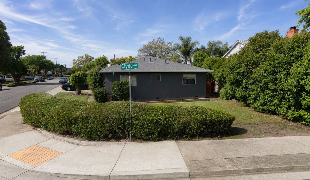 Photo - 2859 Foskett Ave