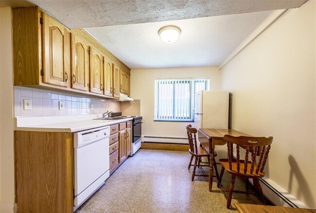 Building Photo - 5 Chester St Unit 1