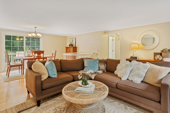 Photo - 25 Embassy St