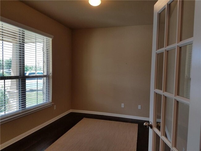 Photo - 743 Easton Dr