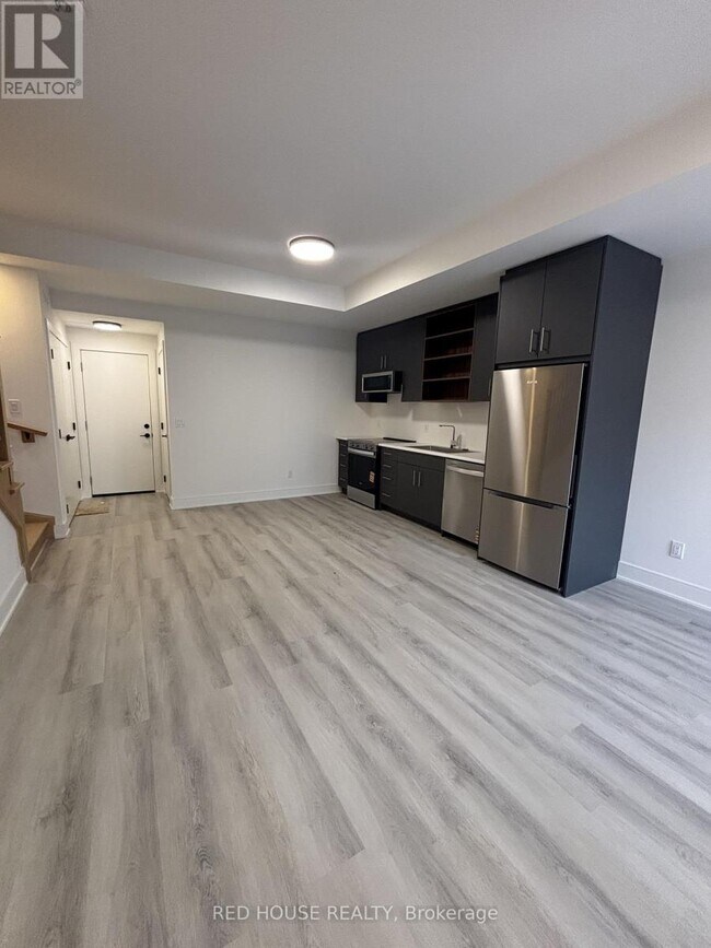 Photo - 104 Everett Cmn