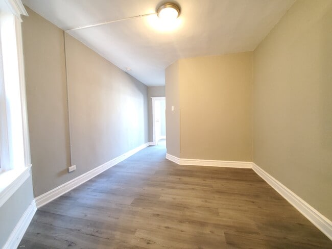 102 Avenida Romaine 3 - 101 Romaine Ave Unidad 3