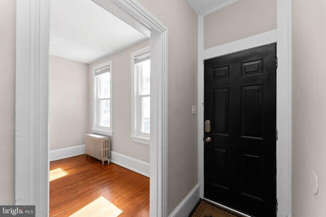 Photo - 345 Hall St