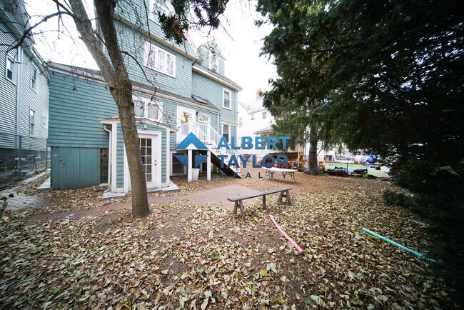 Photo - 48 Ashford St Unit uni1 6-bed 2-bath