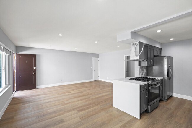 Photo - Alfred Atlas by Wiseman