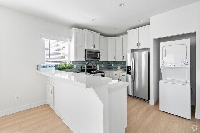 2BR, 1BA - 757SF - Kitchen