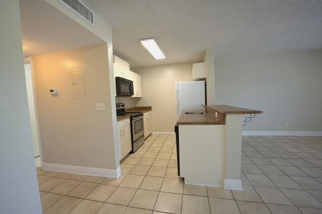 Photo - 1523 Meadows Cir