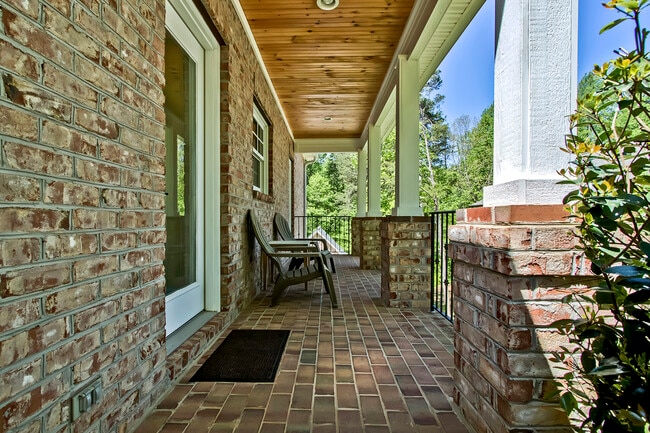 Photo - 111 Daleyuhski Way