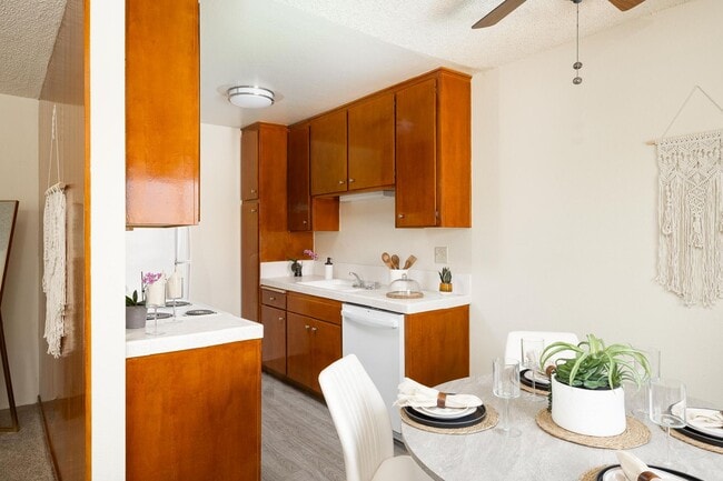 Photo - Casa De Windsor - North Clairemont