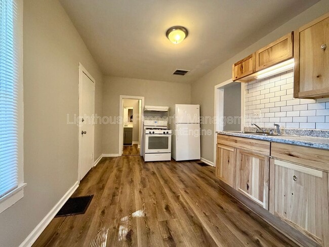 Photo - 1011 Quarry Ave NW
