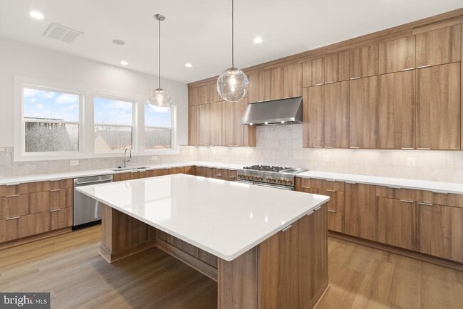 Photo - 849 N Manchester St