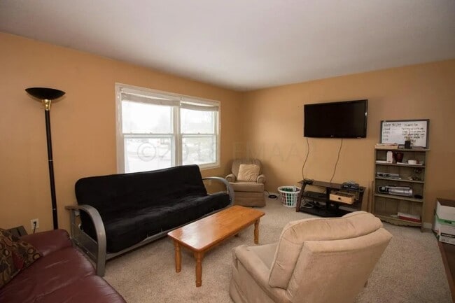 Photo - 2802-9 1/2 9 1/2 St N