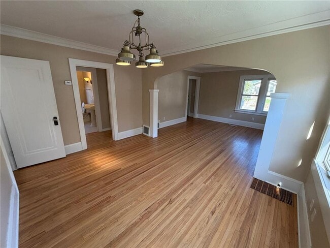 Photo - 1349 Schletti St N