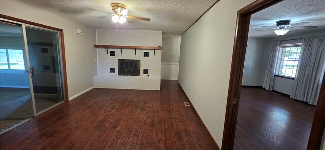 Photo - 3320 E Heritage Pkwy