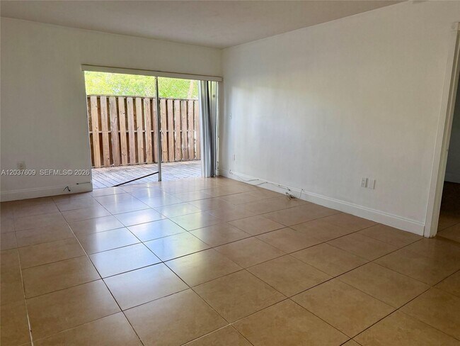 9621 SW 77th Ave Unit 101B