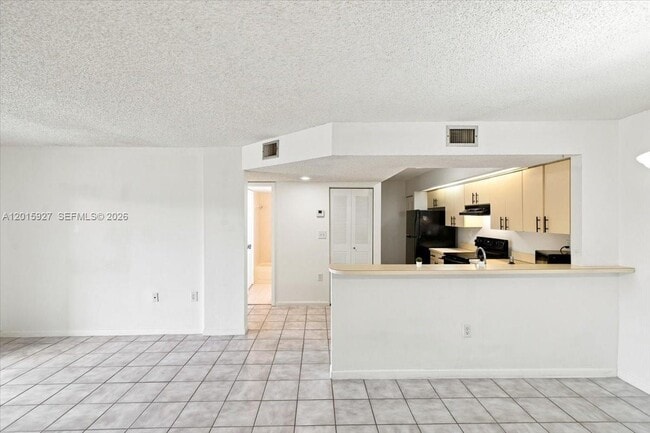 Building Photo - 8660 SW 212th St Unit 306