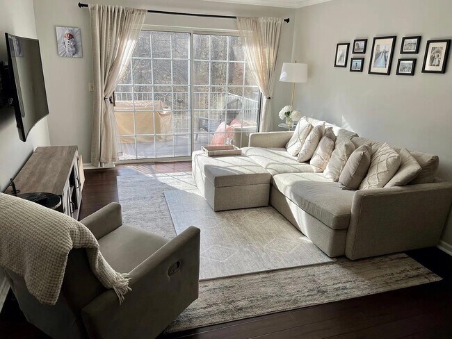 Photo - 253 Riveredge Dr