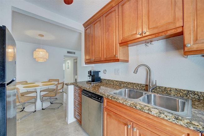 Photo - 2020 NE 56th St Unit 204