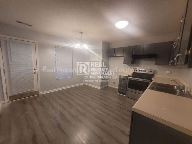 Photo - 153 Westmont Dr