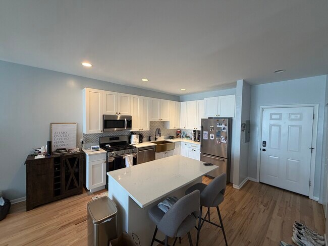 Photo - 6135 N Broadway