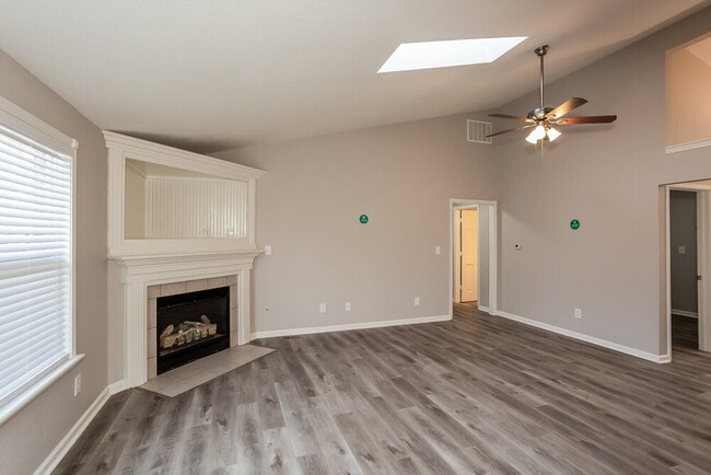 Photo - 1512 N Hampton Ct