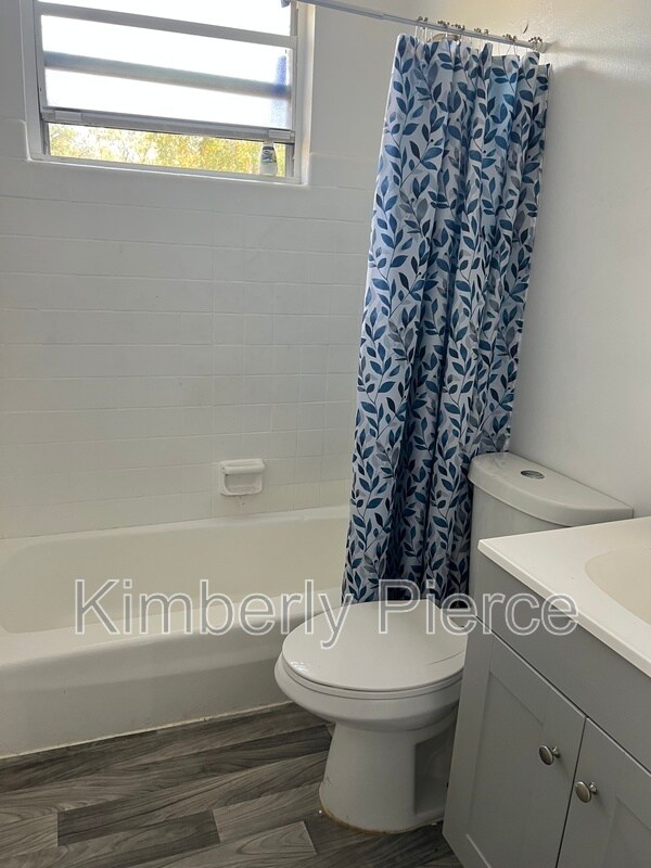 Photo - 1554 W 22nd St Unit 4