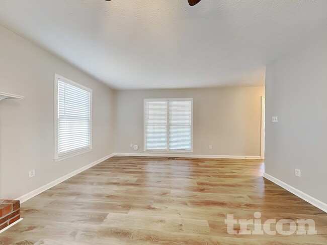 Photo - 220 Stevenson Trail