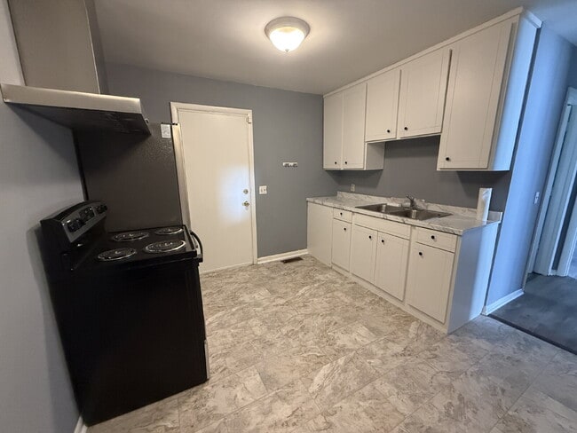 Newly Renovated 2-Bedroom Near Downtown Nashville