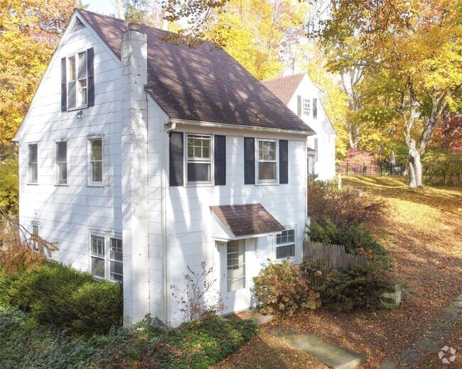 Building Photo - 122 Titicus Rd Rental