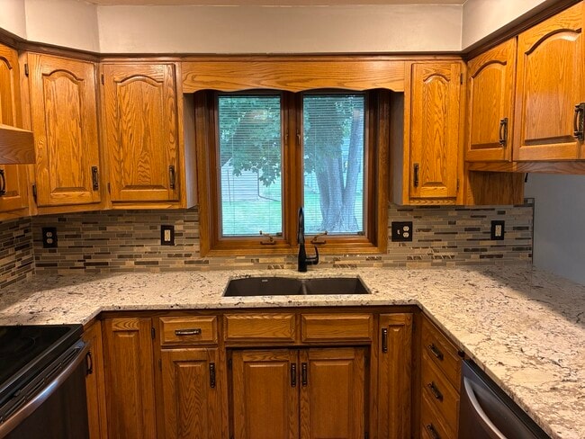 Photo - 1006 Woodland Ct