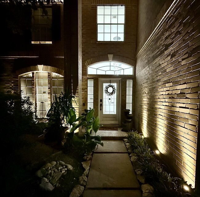Photo - 210 Windrift Ct