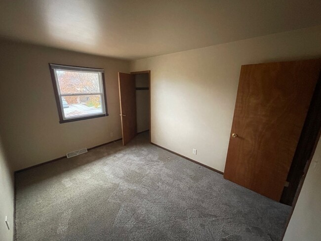 2700 Albany Ct